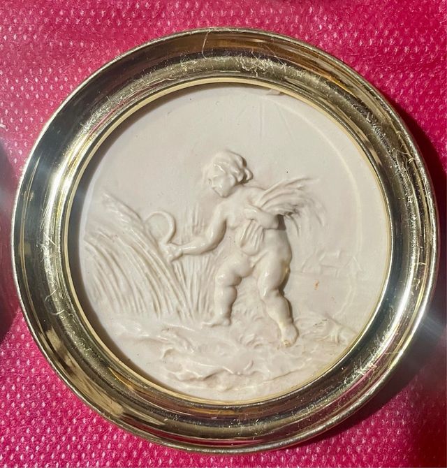 Cuatro medallones porcelana siglo XIX