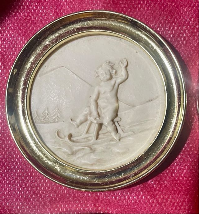 Cuatro medallones porcelana siglo XIX