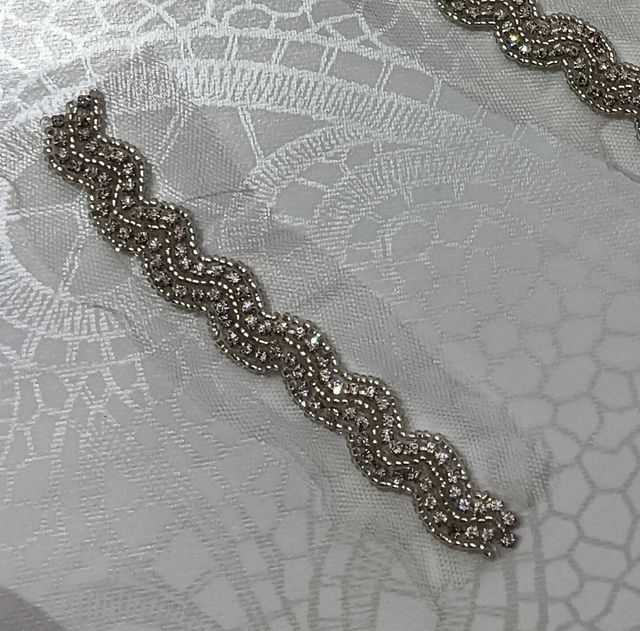 Cinta pedrería para coser