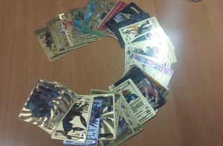 Cartas Metalicas+Gigante+Doradas+Sobre POKEMON