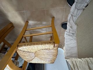 mesa con 3 sillas de madera mejor ver