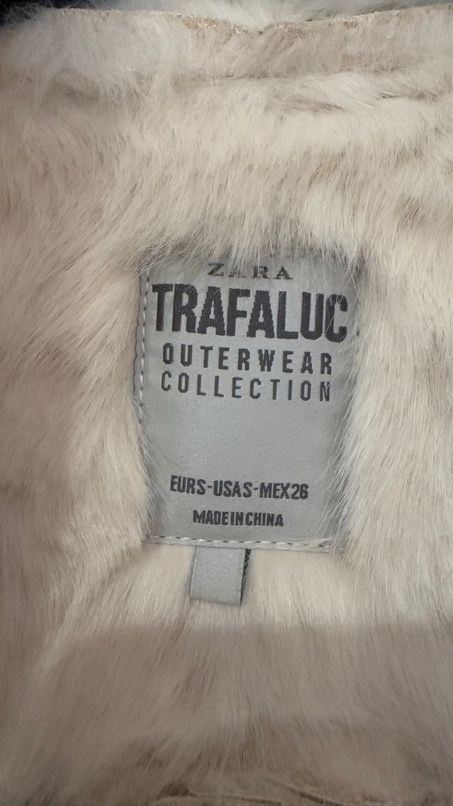 Chaleco beige imitación piel y forrado de pelo