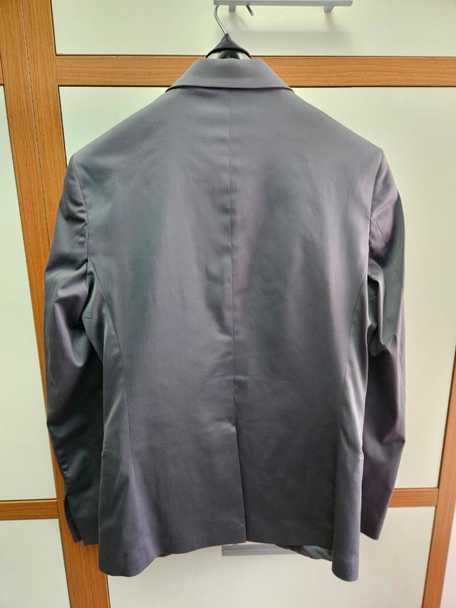 Giacca grigio semi lucido con cravatta 