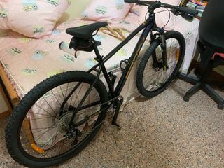 se vende bici a estrenar marca monty