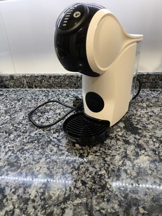 Cafetera dulce gusto blanca y negra 