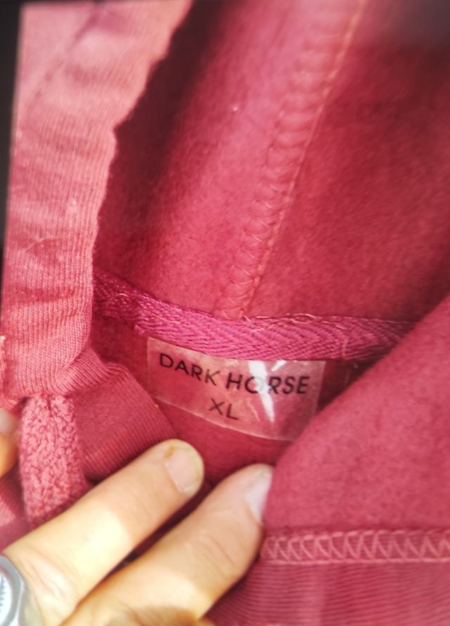 sudadera color burdeos