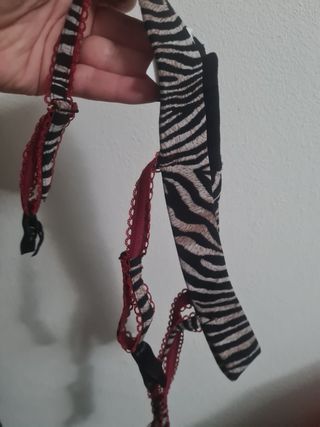 Reggicalze animalier zebrato e rosso 