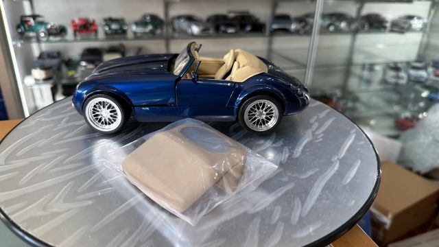 Wiesmann Roadster MF3 escala 1:18