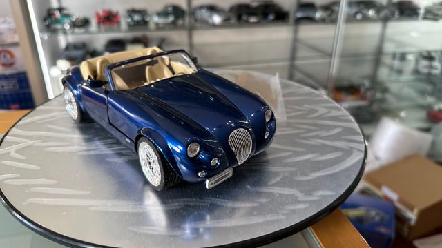 Wiesmann Roadster MF3 escala 1:18