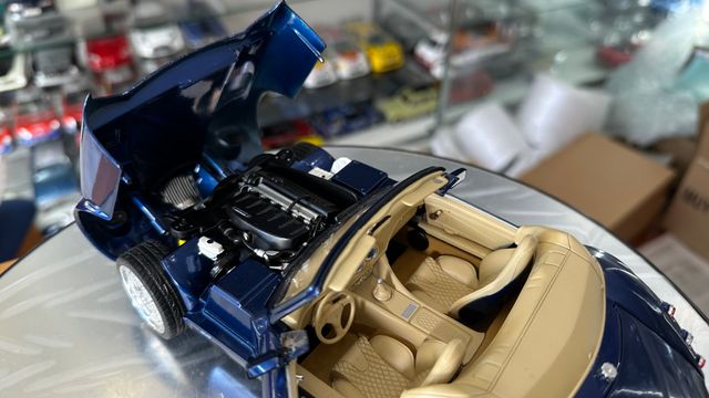 Wiesmann Roadster MF3 escala 1:18