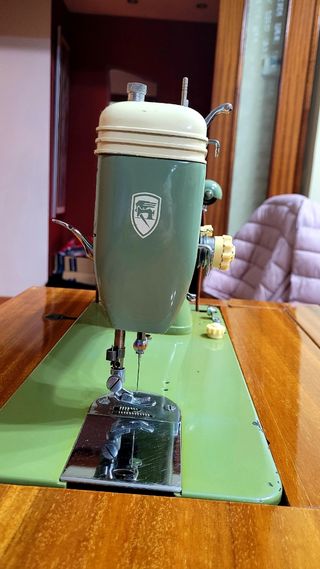 Máquina de coser SIGMA Modelo H