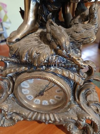 Dama de campo en bronce firmado