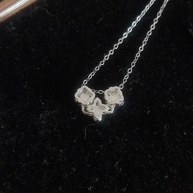 Collar de plata moissanita