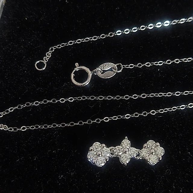 Collar de plata moissanita