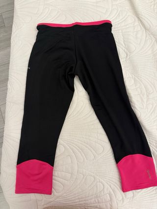 Mallas deportivas por debajo de la rodilla