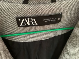 Abrigo corto gris Zara