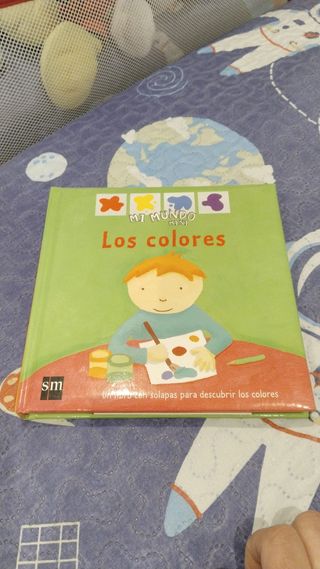 Libro infantil "Colores" con ventanas, movimiento