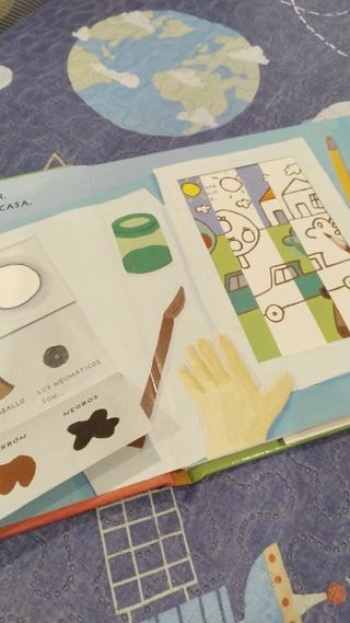 Libro infantil "Colores" con ventanas, movimiento