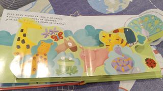 Libro infantil "Colores" con ventanas, movimiento