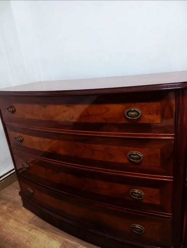 Cajonera de madera barnizada