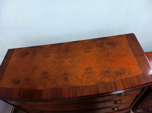 Cajonera de madera barnizada