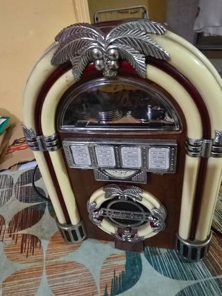 Vendo radio Antica vintage nn  funzionante  jukebo