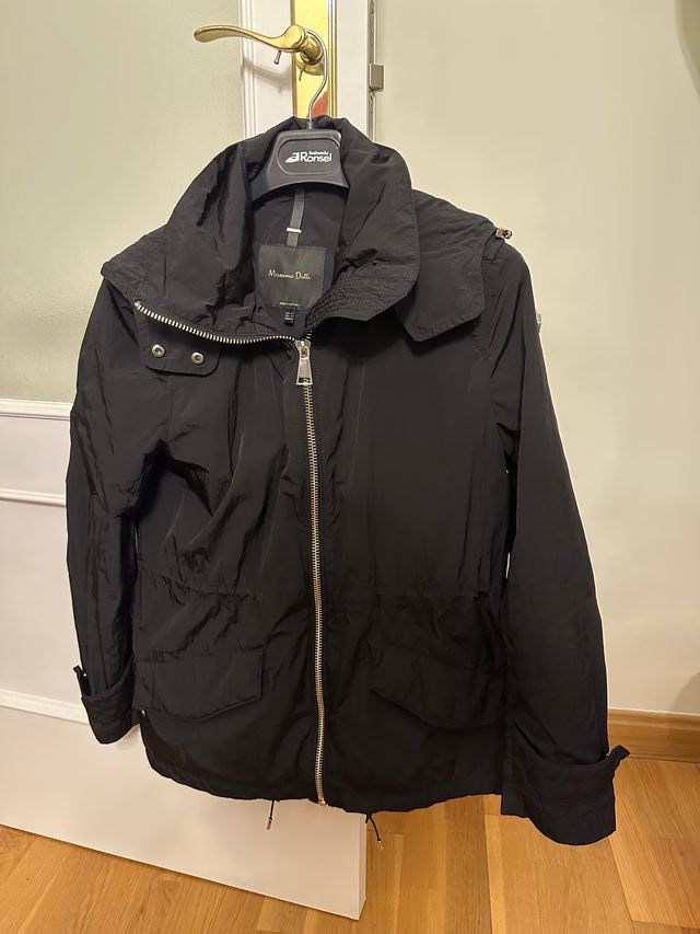 Cazadora cortavientos negro Massimo Dutti