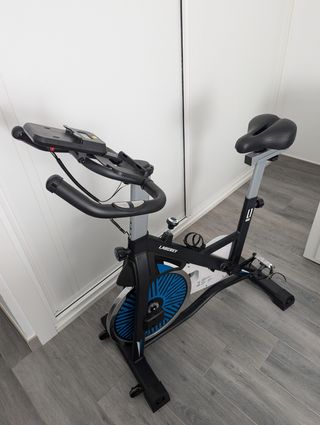 Bicicleta estática prácticamente nueva
