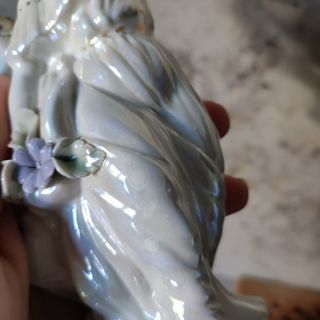 Statuetta in porcellana rumena Apulum