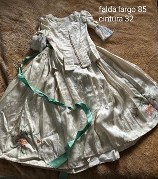 Traje fallera.. falta planchar.