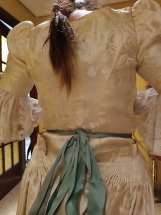 Traje fallera.. falta planchar.