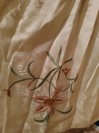 Traje fallera.. falta planchar.