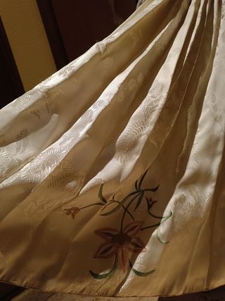 Traje fallera.. falta planchar.