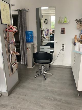 Traspaso de salón de peluquería y Estética 