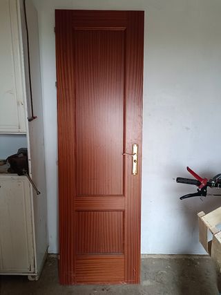 puerta de madera de baño apertura derecha 63 cm