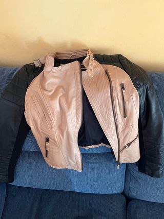 Cazadora cuero zara negra y beige