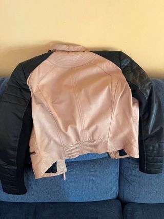 Cazadora cuero zara negra y beige
