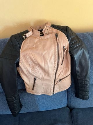 Cazadora cuero zara negra y beige