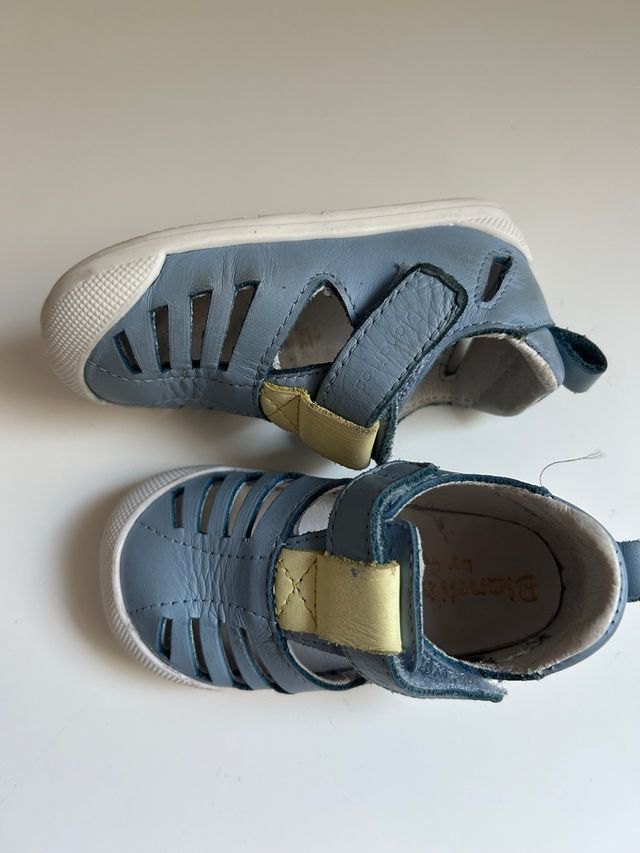 Zapatillas bebe blanditos