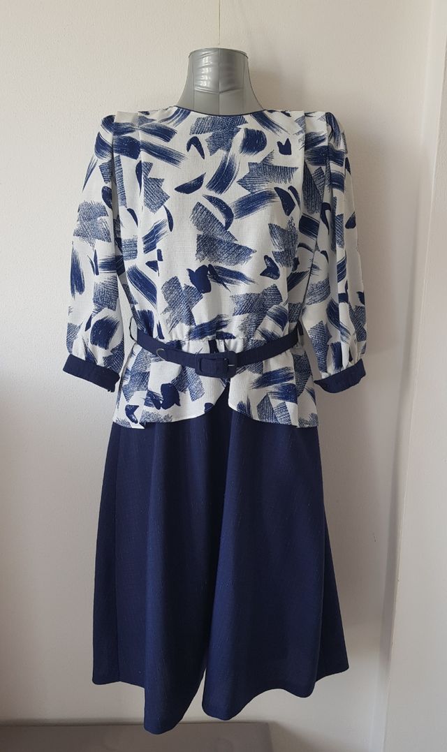 Abito blu con maniche a tre quarti