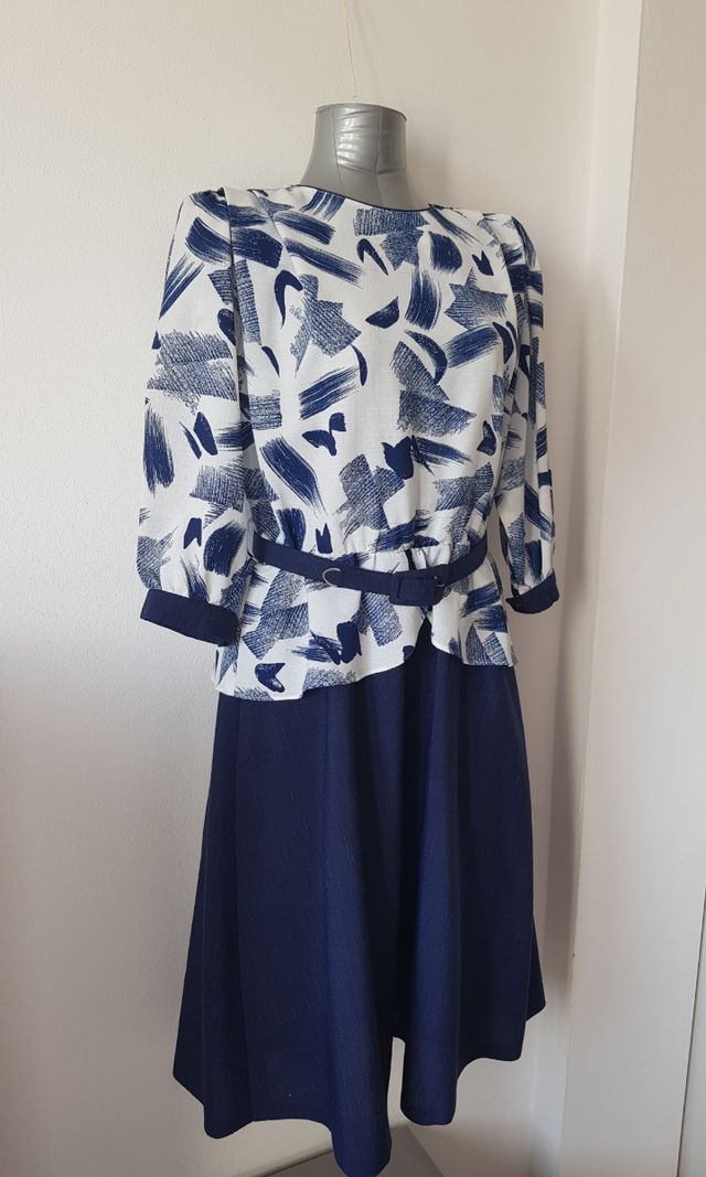 Abito blu con maniche a tre quarti