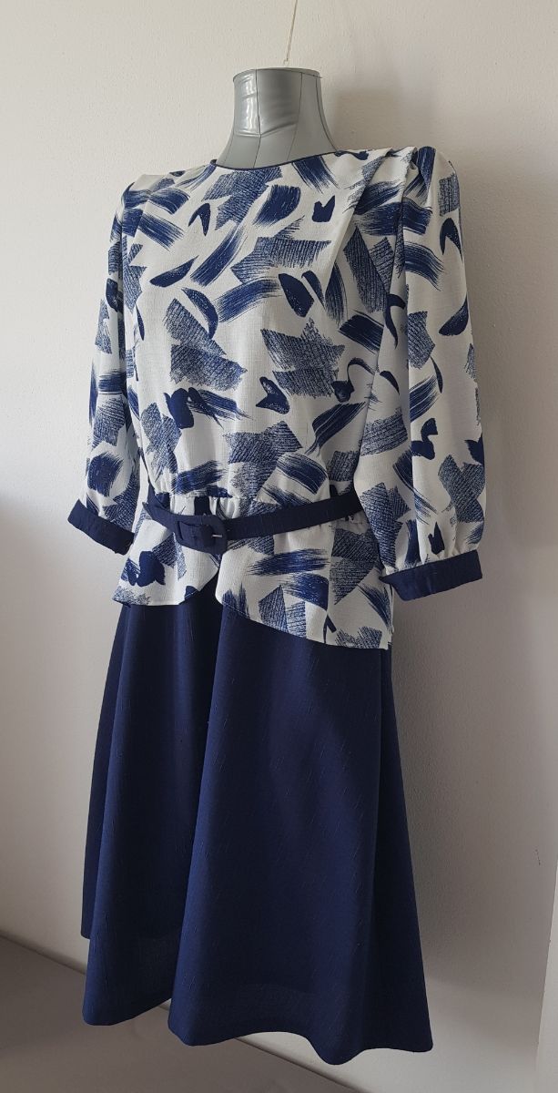 Abito blu con maniche a tre quarti