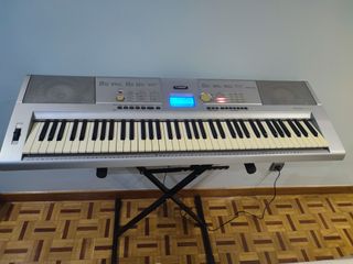 Organo-teclado Yamaha DGX-205 76 teclas.
