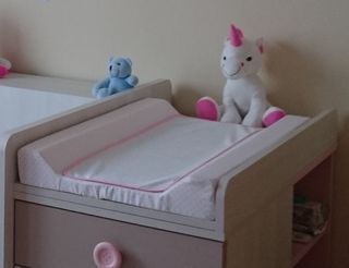 Colcha de maxicuna, protectores y cambiadores