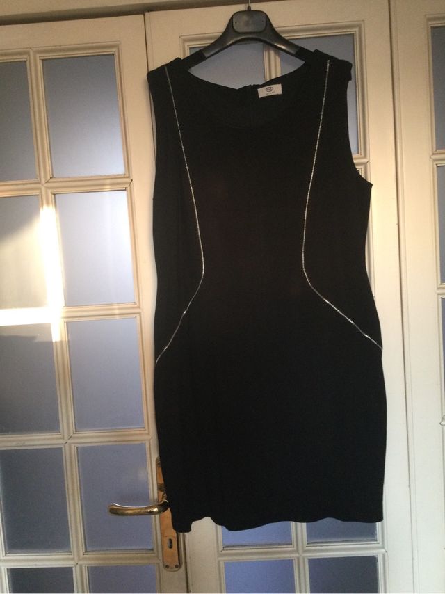 Abito nero con zip
