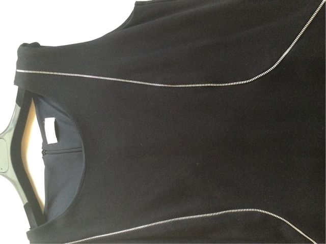 Abito nero con zip