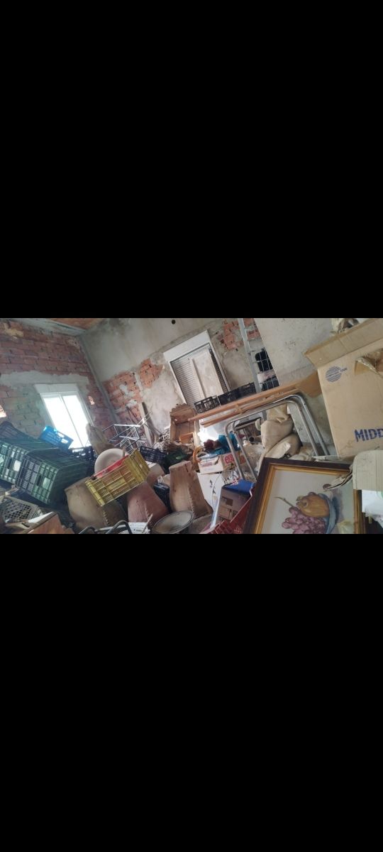 Se vacían trasteros pisos naves locales