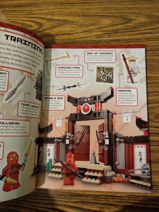 Lego Ninjago libro de pegatinas inglés