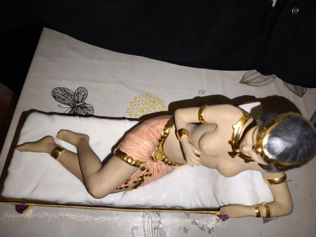 FIGURA CLEOPATRA TUMBADA