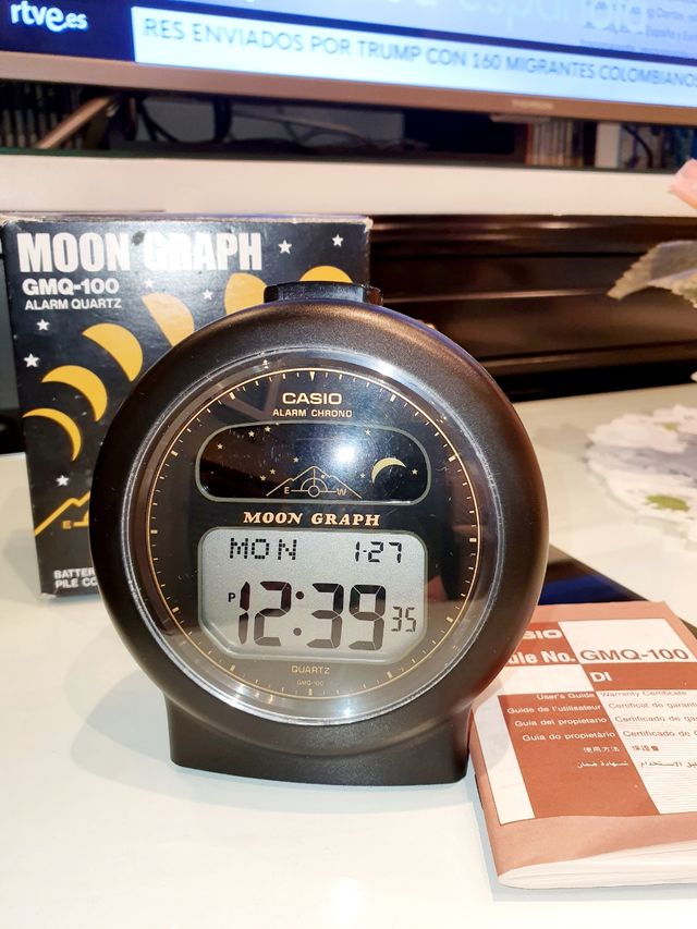 CASIO MOON GRAPH GMQ 100